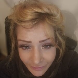 Hi, My Names Carrie...taking time To Size Down My Woredrobe.......